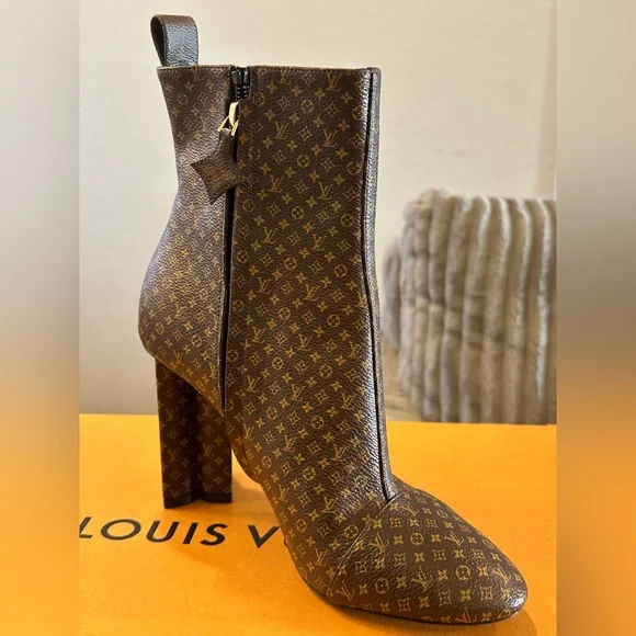 LOUIS VUITTON WOMEN'S Silhouette Ankle Boots Micro Monogram EUC FULL INCLUSION - Picture 6 of 12